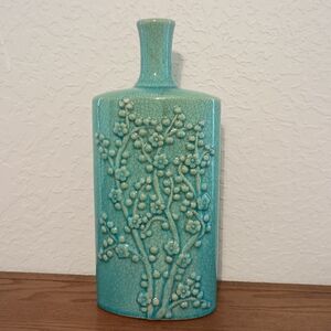 Chinese Crackle Porcelain Floral Embossed Celadon Decorative Bottle Vase
